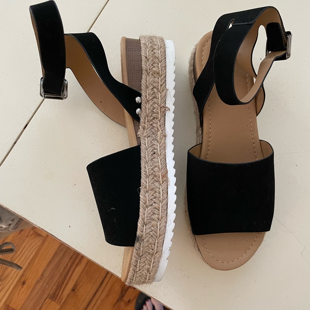 Espadrilles Sandals in black and brown. Size 10 New Soda brand.